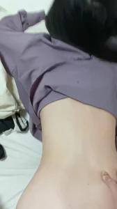 打桩后入较小的紫衣妹妹